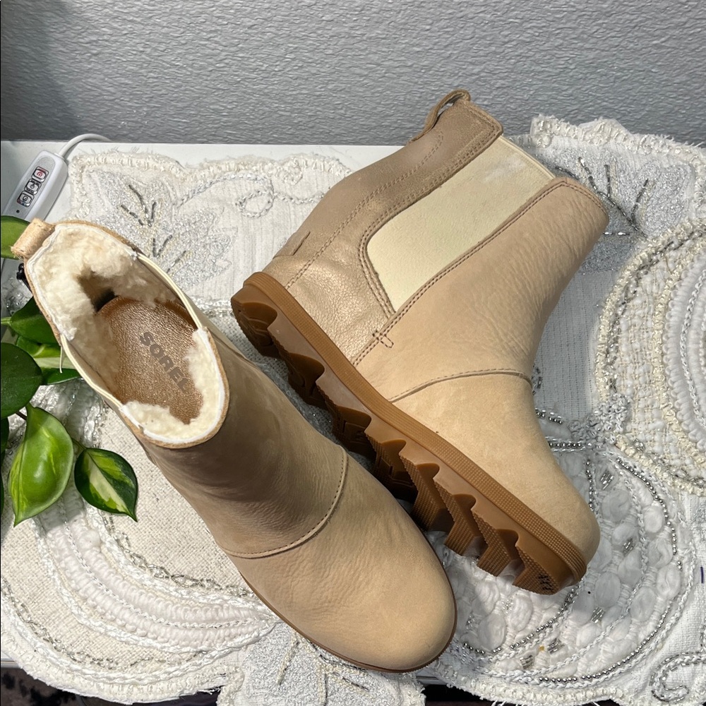 NWT Sorel ARCTIC™ WEDGE II CHELSEA LUX BOOT​ (Size 7) - Picture 6 of 16